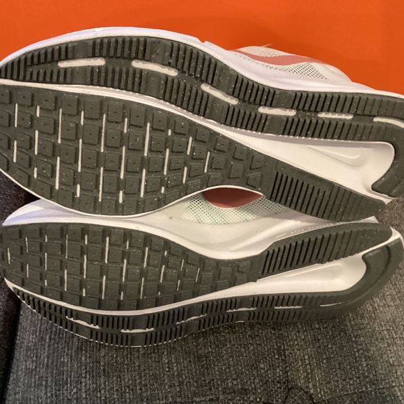 Nike Women’s Run Swift 3 Running Sneakers, size 6.5 - Picture 10 of 11